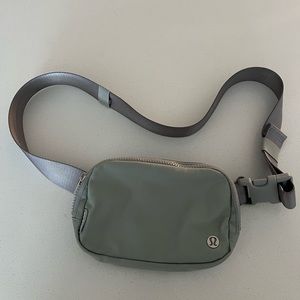 Gray Lululemon beltway